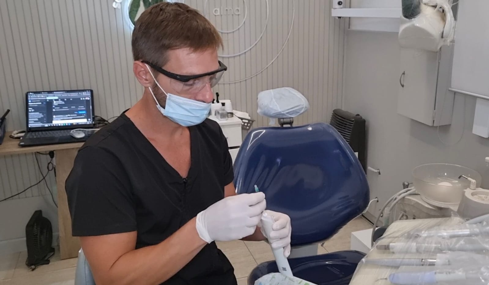 De Santa Fe al mundo: un odontólogo creó un gel para remover las caries