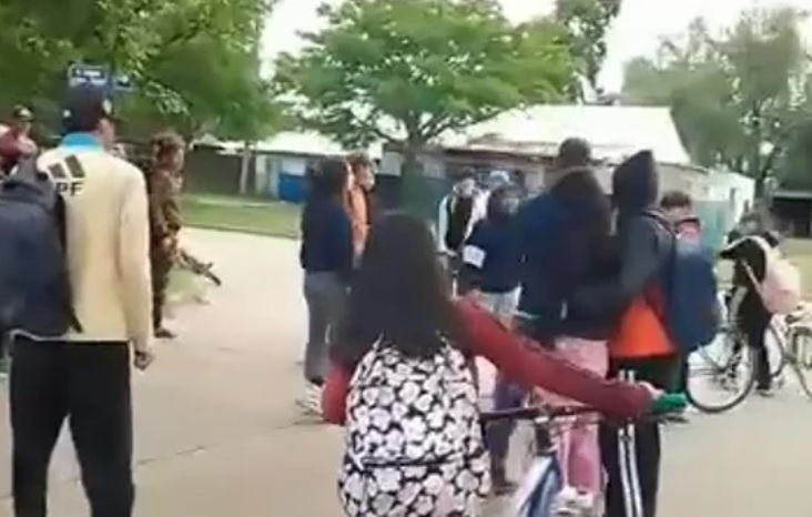 Casilda: adolescentes se tomaron a golpes luego de salir de la escuela