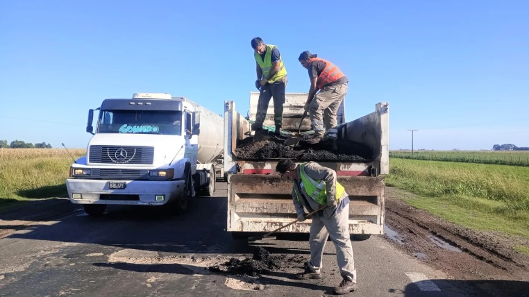 Trabajos de bacheo en la ruta 178, a la altura de Villa Eloísa